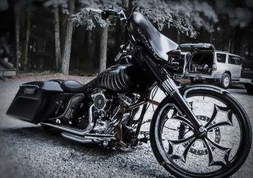 https://renegadenova.com/street-glide-with-crashbars/